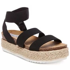 Steve Madden • Black Kimmie Sandals